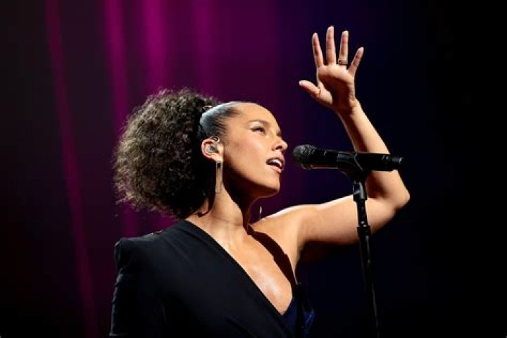Alicia Keys: The Rise of a Musical Icon and Her Impact on the Industry