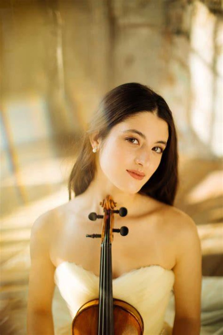Auriett Woodman: The Extraordinary Pianist Redefining Classical Music