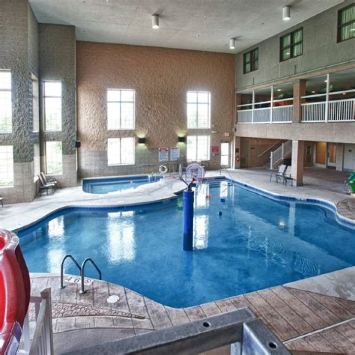 Explore the Comfort and Convenience of Country Inn &amp; Suites Little Chute WI