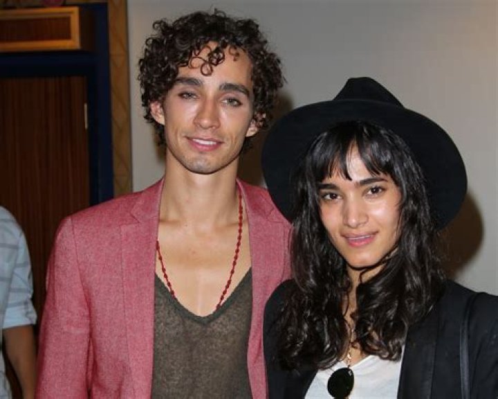 Exploring Robert Sheehan's Love Life: Who is His Girlfriend?