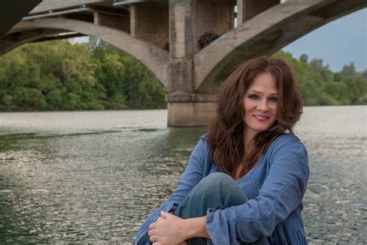Exploring the Life and Journey of Sarah Simpson: Sturgill Simpson's Wife