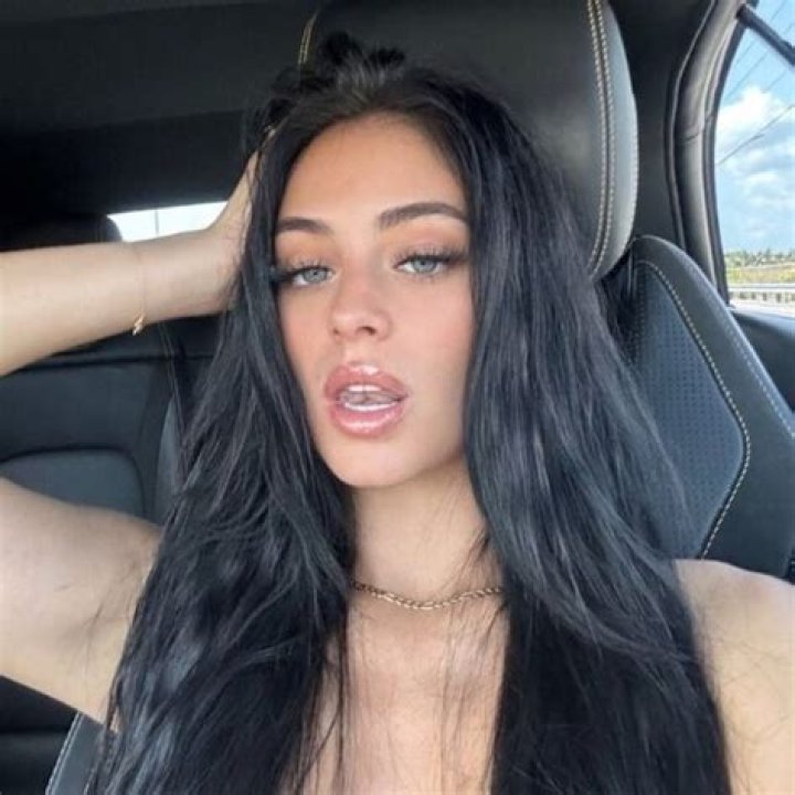 Exploring the Rise of Camila Araujo on OnlyFans: A Comprehensive Analysis