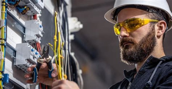 How Do You Test If a Wire Is Live? A Comprehensive Guide for Safety and Efficiency