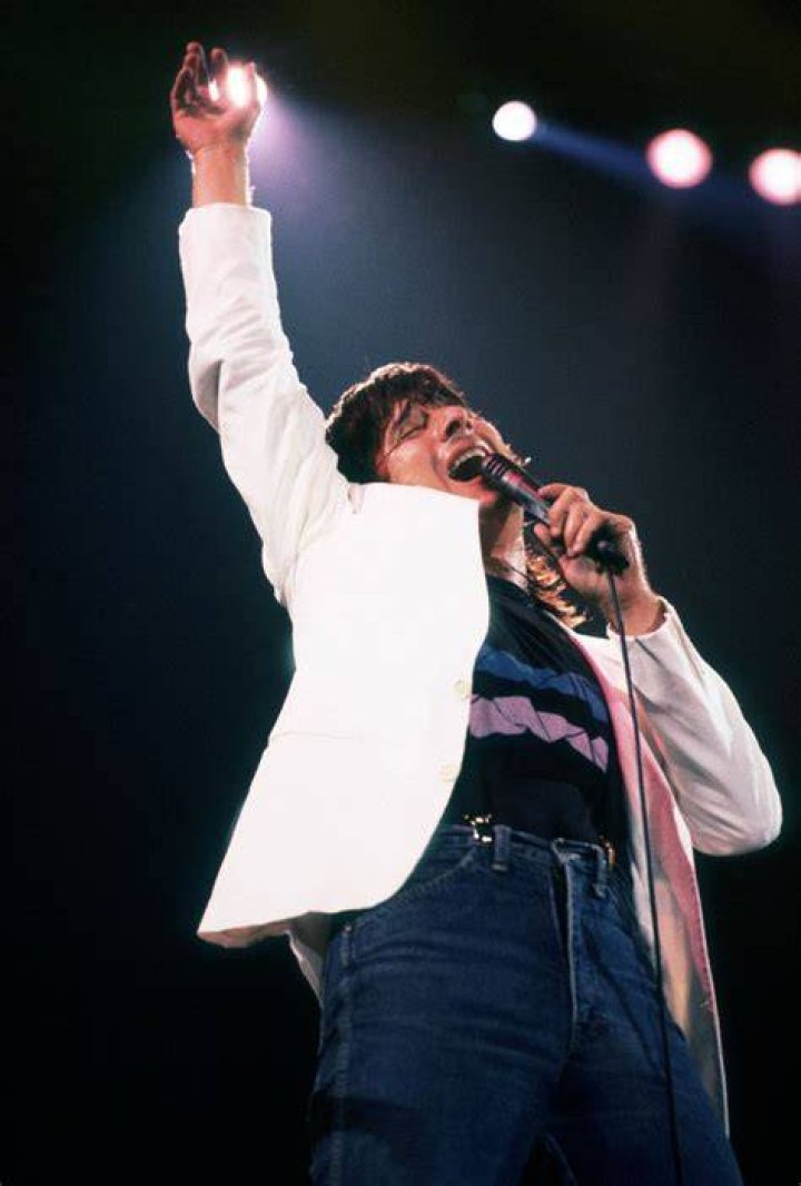 How Tall is Steve Perry of Journey? Discover the Height of the Legendary Rock Icon