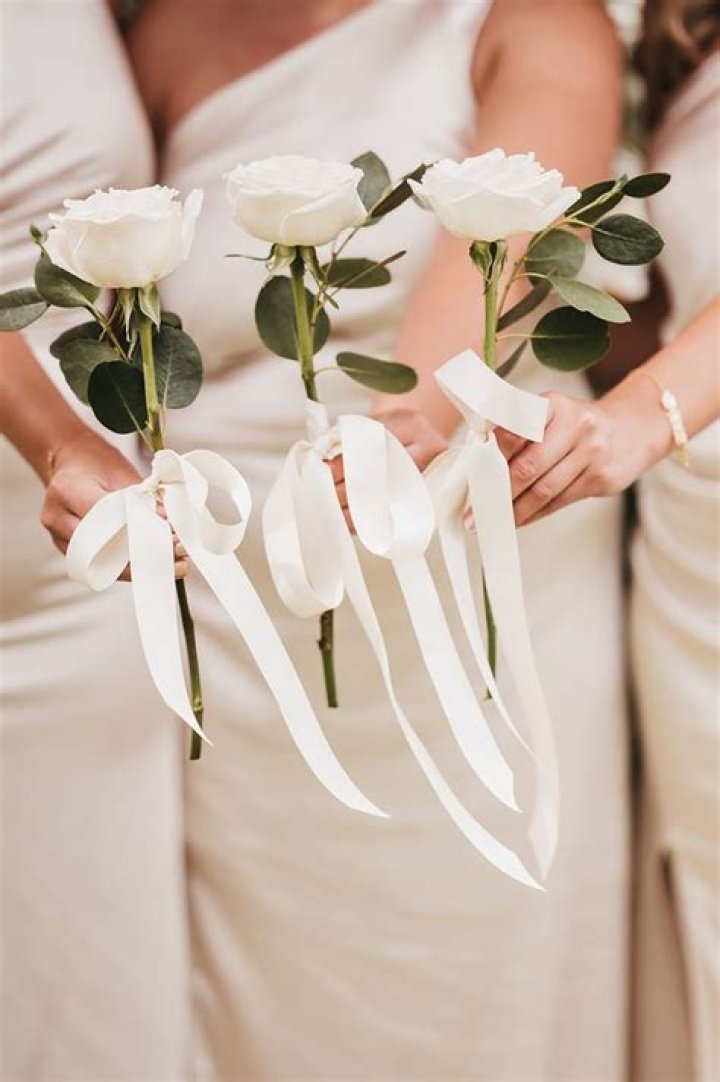 How to Create Beautiful DIY Flower Bouquets for Bridesmaids