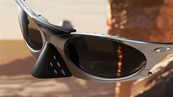 Jeff Lynne's Sunglasses: Iconic Style of a Rock Legend
