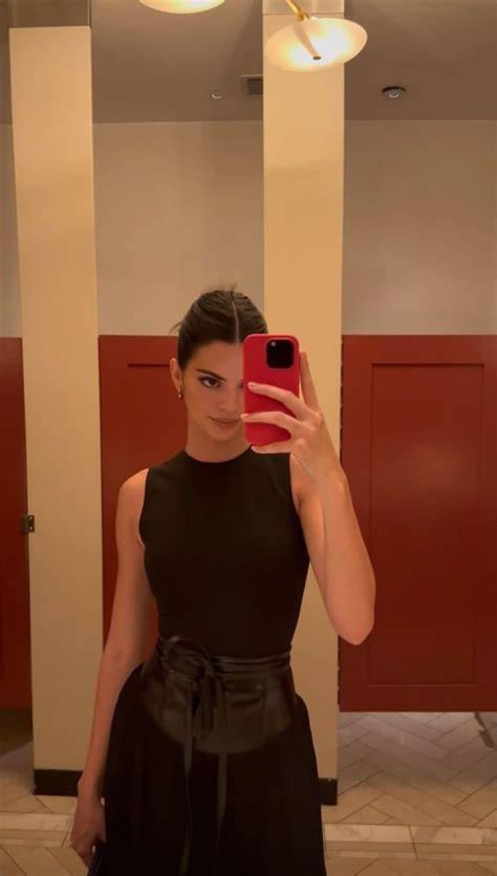 Kendall Jenner's Mirror Selfie: A Glimpse into the Glamorous Life