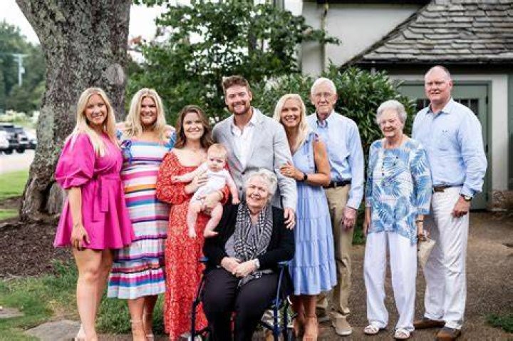 Leanne Morgan Family: A Glimpse into the Life of the Comedian and Her Loved Ones