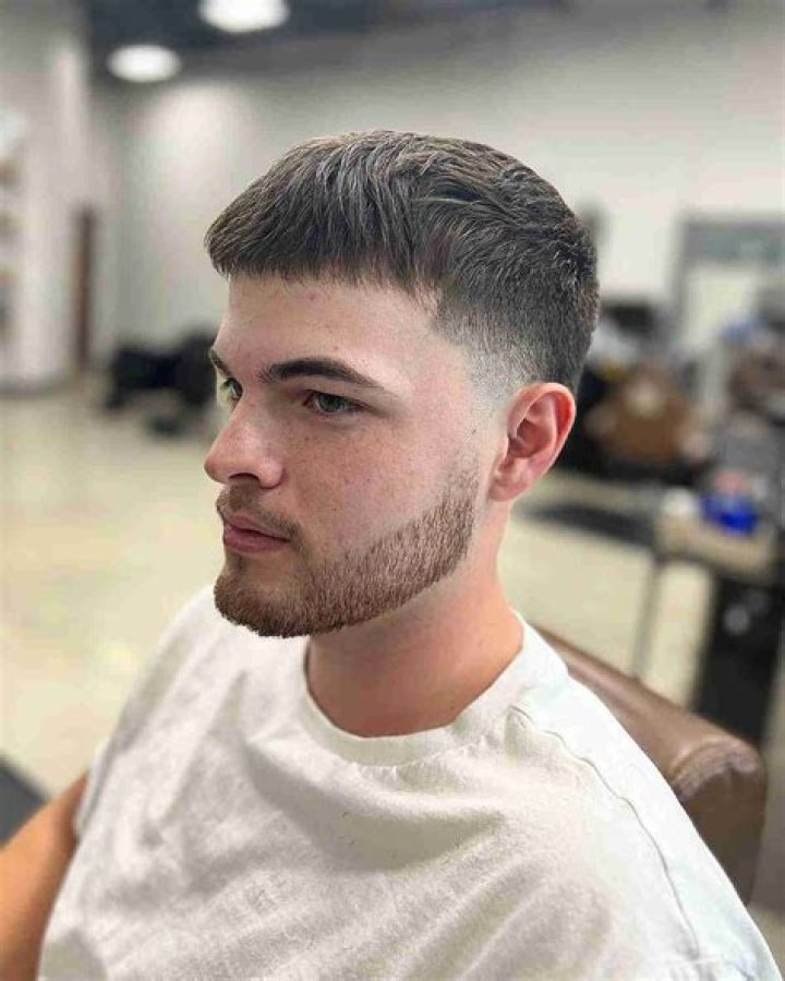 Low Taper Fade with Textured Fringe: The Ultimate Guide for a Modern Hairstyle