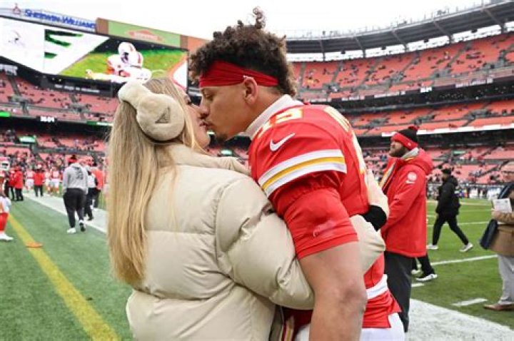 Patrick Mahomes Kissing Ref: The Untold Story Behind the Viral Moment