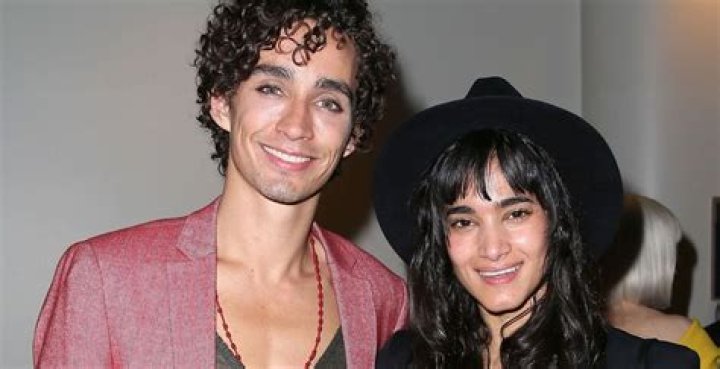 Robert Sheehan: The Life and Love of the Rising Star and His Husband
