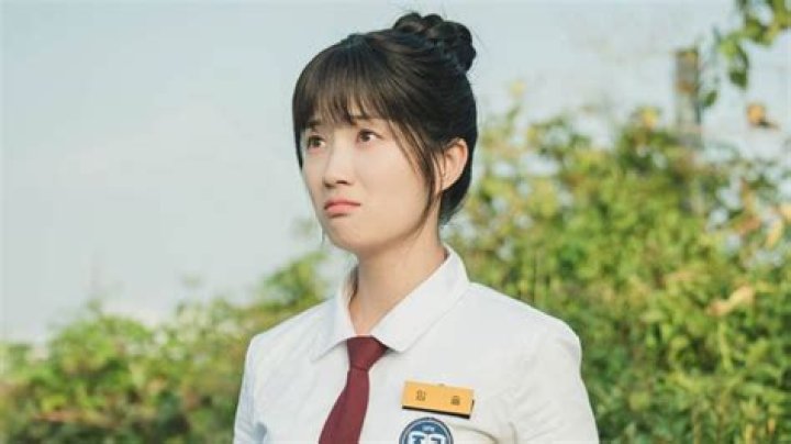 Shim Hae Yoon: The Rising Star in the Entertainment Industry