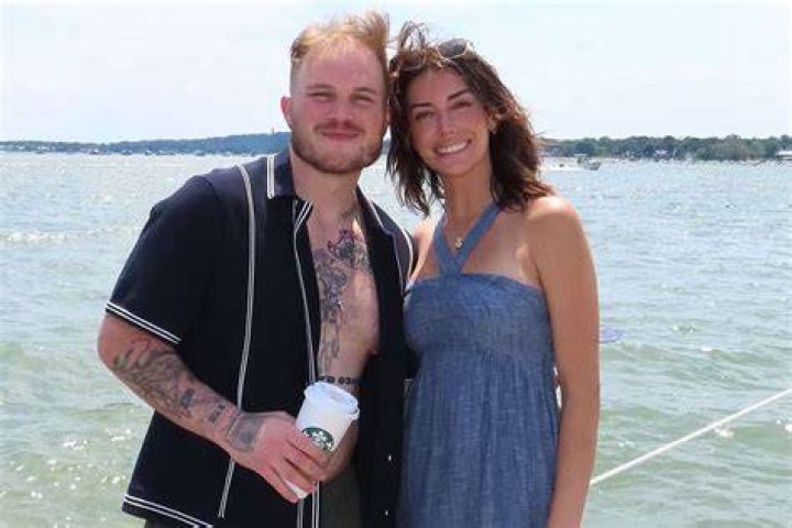 Zach Bryan's Ex-Wife: A Deep Dive into Their Relationship and Life After Divorce